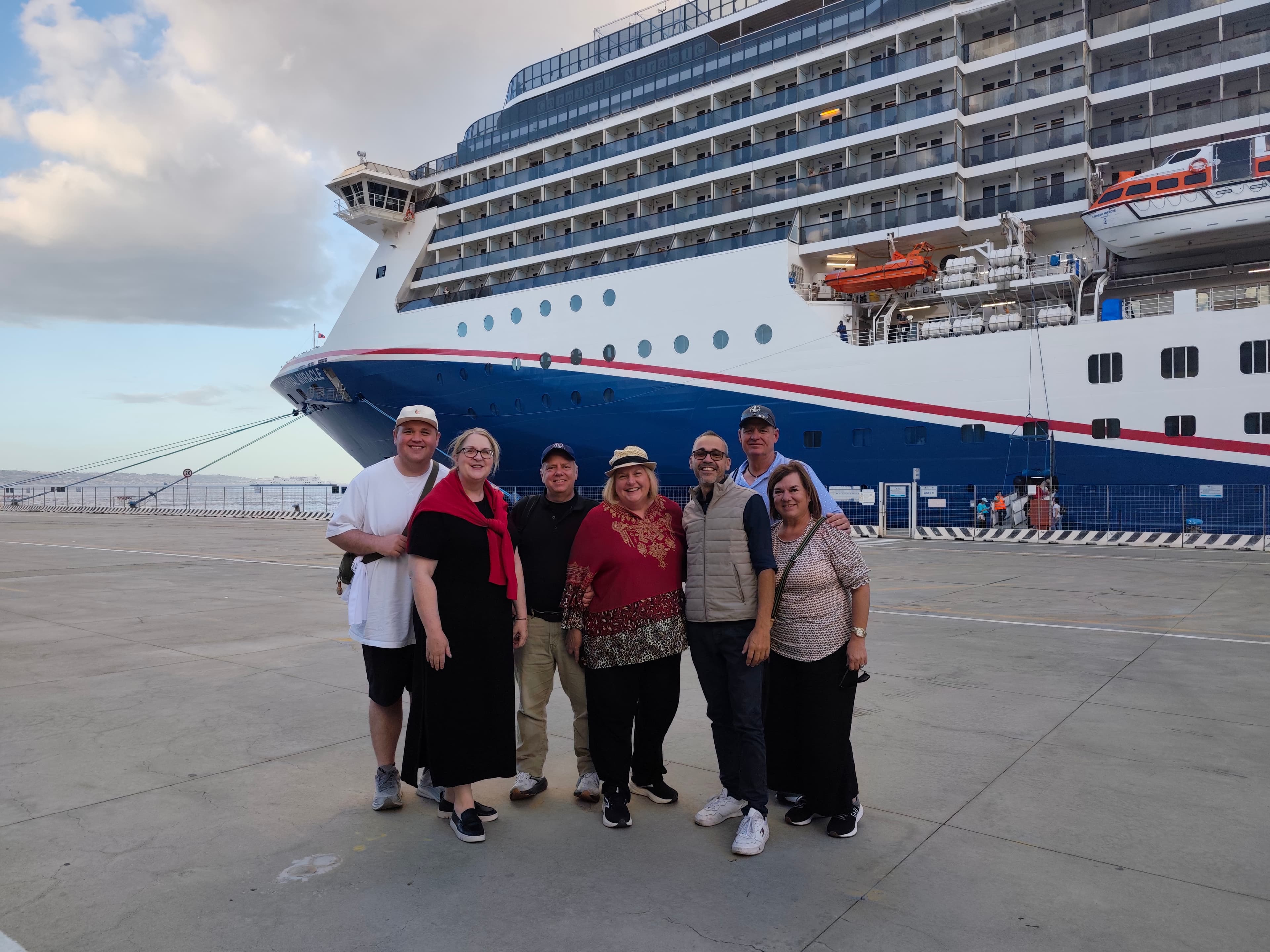 Cruise passengers at the Messina port on their way back from an excursion